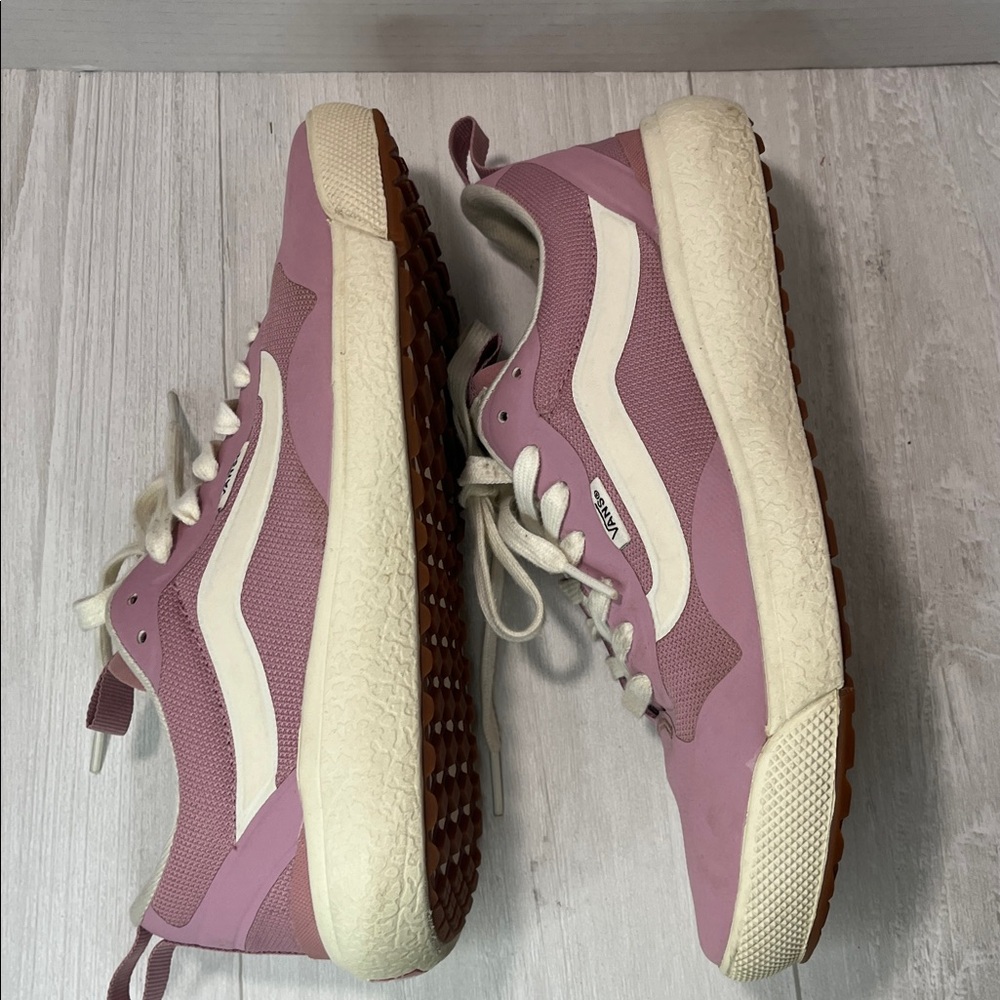 Vans UltraRANGE Women's Lavender and White Sneakers. - Picture 12 of 15